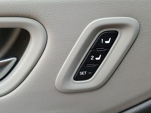Certified 2025 Honda Pilot EX-L image 18