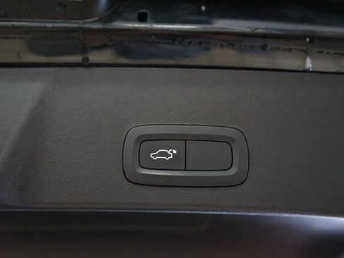 Used 2022 Volvo XC40 T5 Momentum image 51