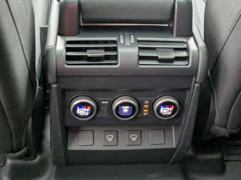 Used 2025 Land Rover Defender 110 S image 30