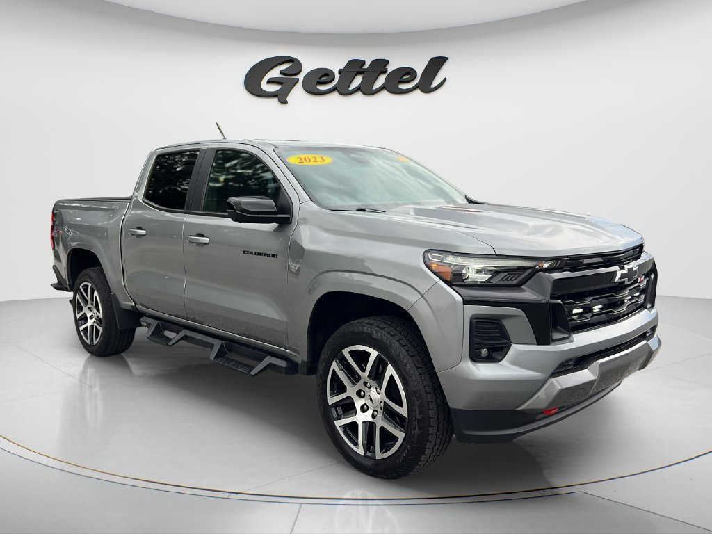 Used 2023 Chevrolet Colorado Z71 w/ Z71 Convenience Package 2 AWD/4WD image 3