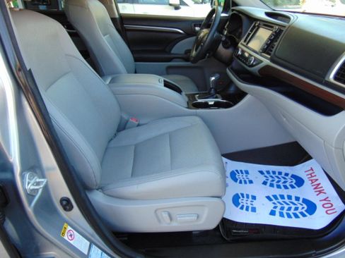 Used 2016 Toyota Highlander Limited Platinum AWD/4WD image 33