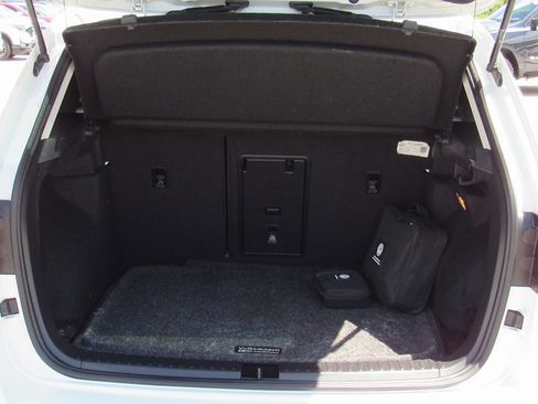 Used 2022 Volkswagen Taos SE image 5