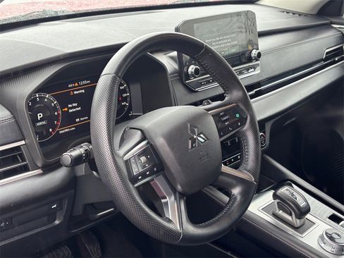Used 2023 Mitsubishi Outlander SEL image 9