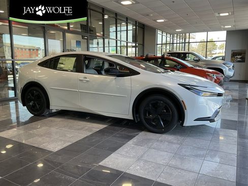 New 2026 Toyota Prius LE image 1