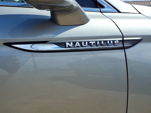 Used 2023 Lincoln Nautilus Reserve AWD/4WD image 11