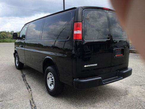 Used 2021 Chevrolet Express 2500 w/ Driver Convenience Package RWD image 9