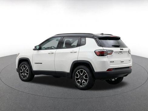 Used 2025 Jeep Compass Trailhawk AWD/4WD image 7