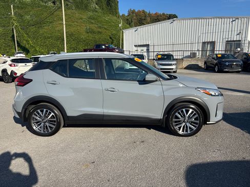 Used 2024 Nissan Kicks SV image 5