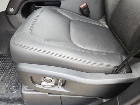 New 2024 Land Rover Defender 130 S image 17