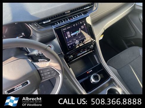 New 2025 Jeep Grand Cherokee Altitude image 23