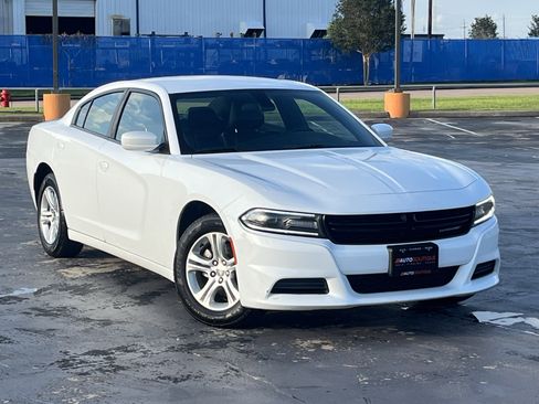 Used 2021 Dodge Charger SXT w/ Leather Interior Group RWD image 5