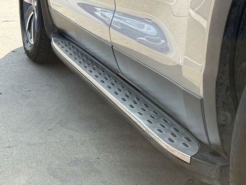 Used 2019 Toyota Highlander XLE AWD/4WD image 10