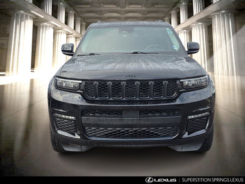Used 2023 Jeep Grand Cherokee L Limited w/ Black Appearance Package image 9