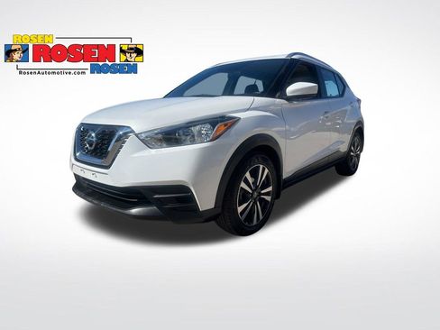 Used 2019 Nissan Kicks SV image 1