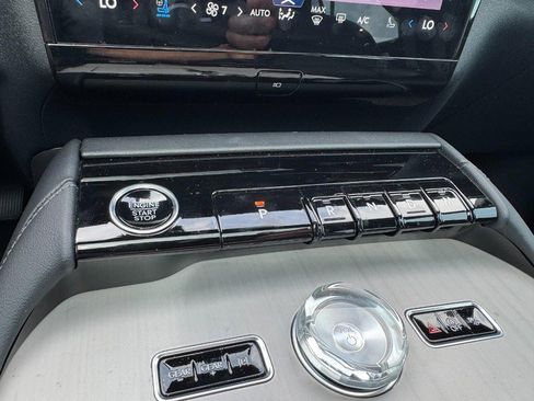 Used 2025 Lincoln Navigator L Reserve w/ Jet Appearance Package image 17