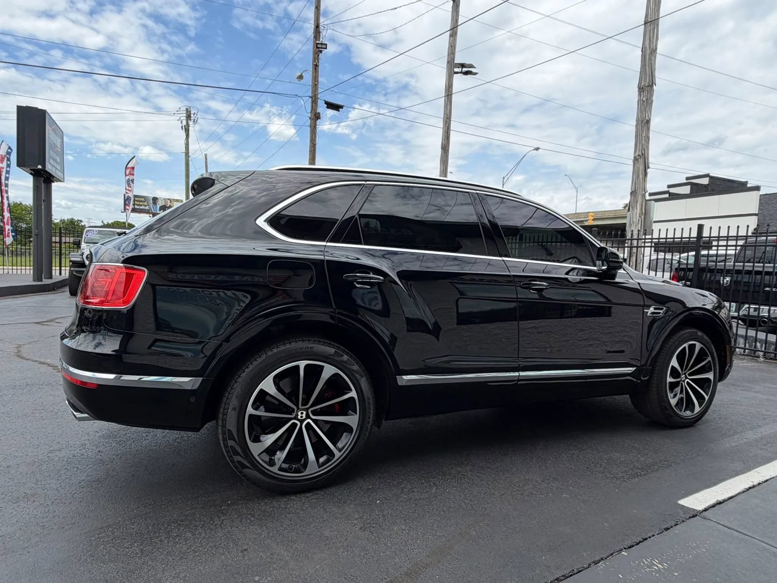 Used 2020 Bentley Bentayga AWD/4WD image 16