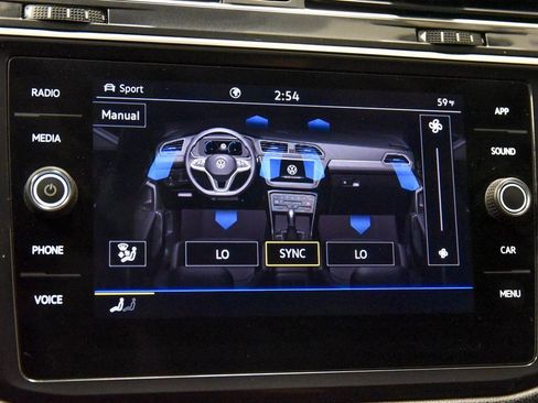 Used 2022 Volkswagen Tiguan SE image 19