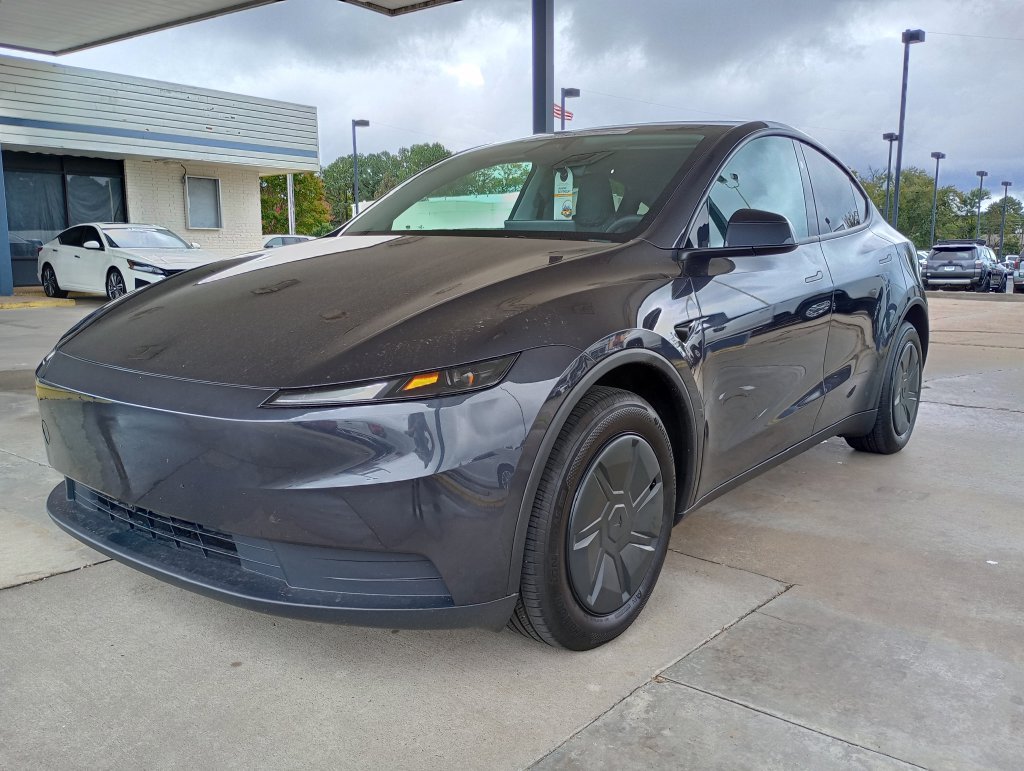 Used 2026 Tesla Model Y Long Range RWD image 2