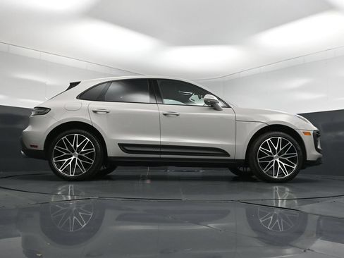 Certified 2025 Porsche Macan AWD/4WD image 27