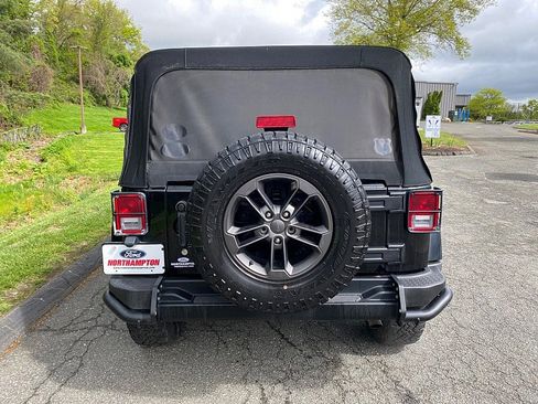 Used 2018 Jeep Wrangler Unlimited Sport AWD/4WD image 8