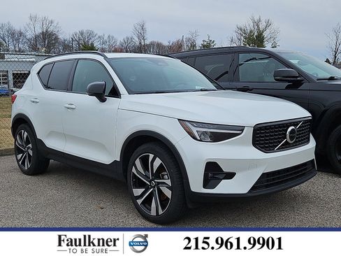 Used 2023 Volvo XC40 B5 Plus w/ Protection Package Premier image 1