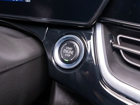Used 2025 Chevrolet Trax RS FWD image 28