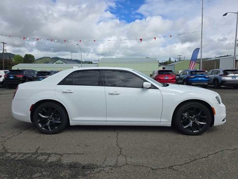 Used 2023 Chrysler 300 S w/ Comfort Group RWD image 6