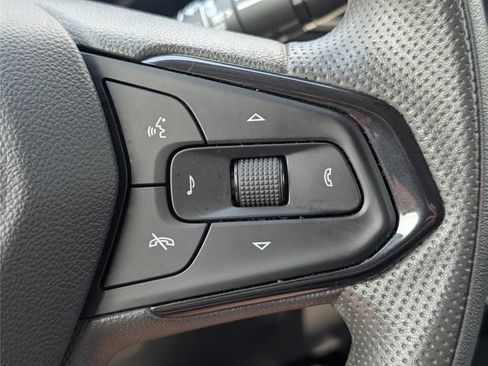 Used 2025 Chevrolet Trax LT FWD image 19