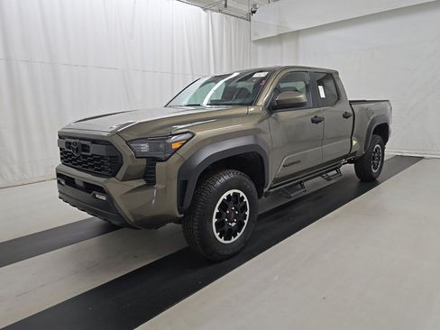 Used 2024 Toyota Tacoma TRD Off-Road AWD/4WD image 2