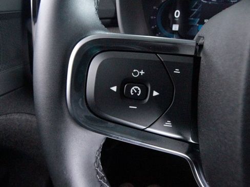 Certified 2025 Volvo XC40 B5 Core w/ Protection Package Premier image 17