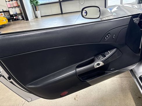 Used 2008 Chevrolet Corvette Convertible w/ Preferred Equipment Group RWD image 30