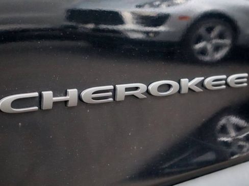 Used 2019 Jeep Cherokee Trailhawk w/ Cold Weather Group AWD/4WD image 24