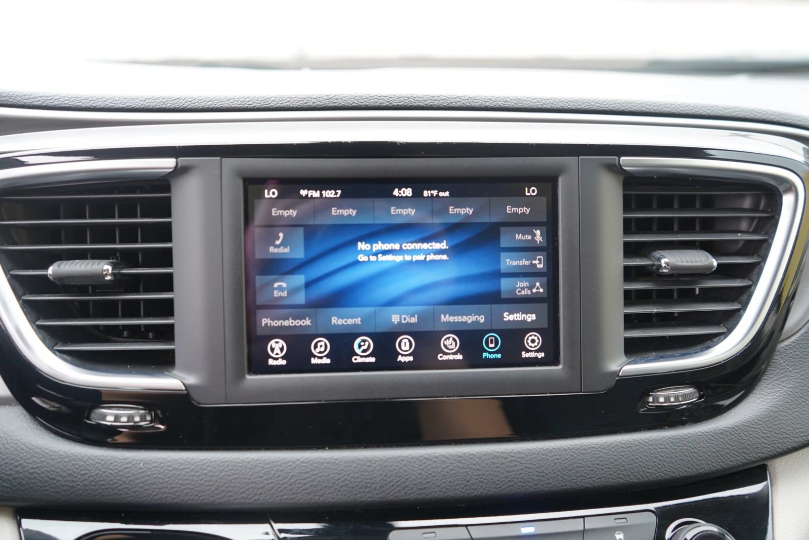 Used 2020 Chrysler Pacifica Touring-L FWD image 11