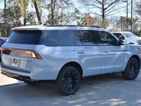 New 2025 Lincoln Navigator Reserve w/ Jet Appearance Package image 6