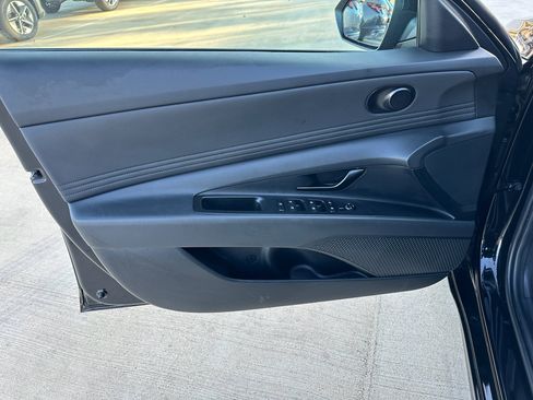 Used 2025 Hyundai Elantra SEL image 9
