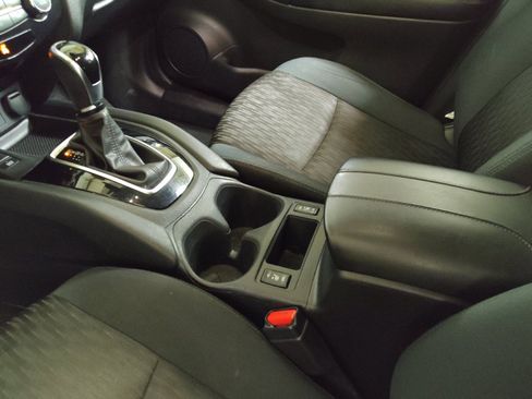 Used 2019 Nissan Rogue SV w/ Sun & Sound Touring Package AWD/4WD image 26