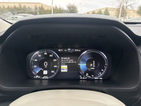 Used 2020 Volvo XC90 T8 Momentum w/ Protection Package Premier image 23