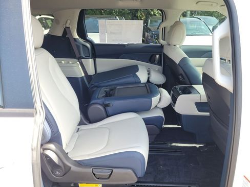 New 2026 Kia Carnival EX FWD image 12