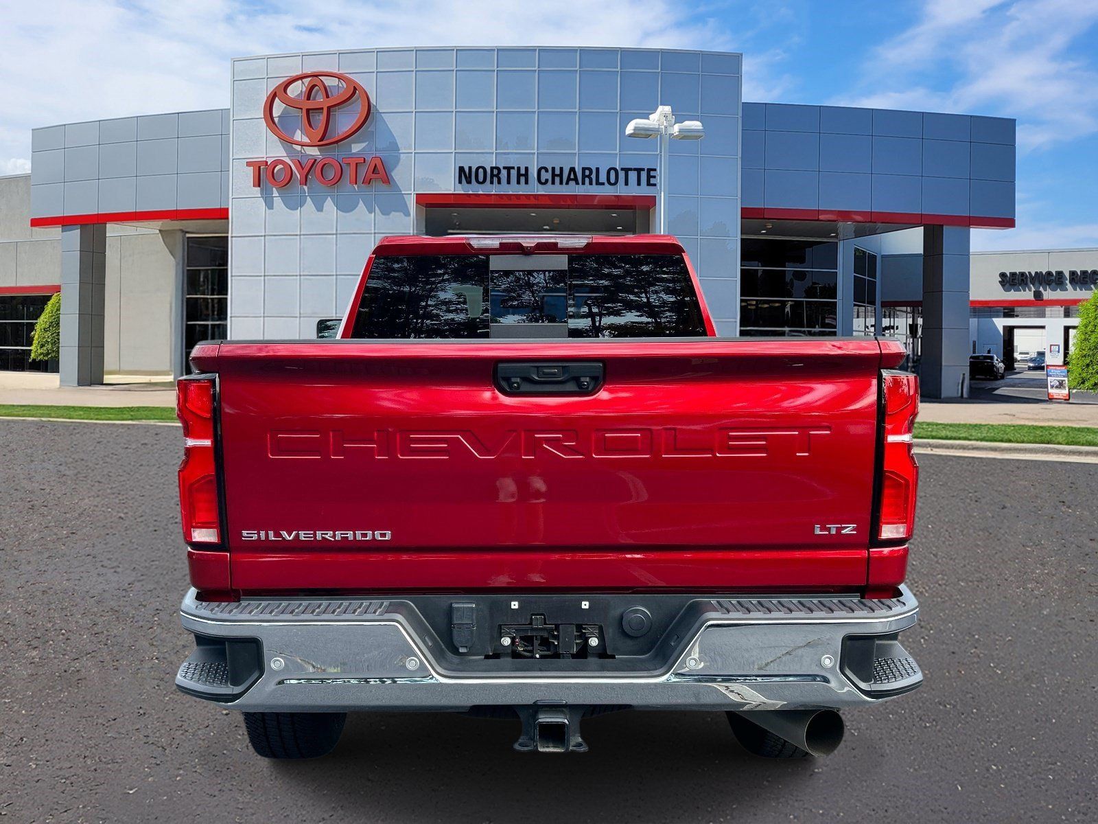 Used 2024 Chevrolet Silverado 2500 LTZ w/ LTZ Plus Package AWD/4WD image 5