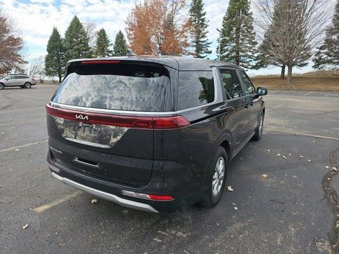 Used 2022 Kia Carnival LX image 6