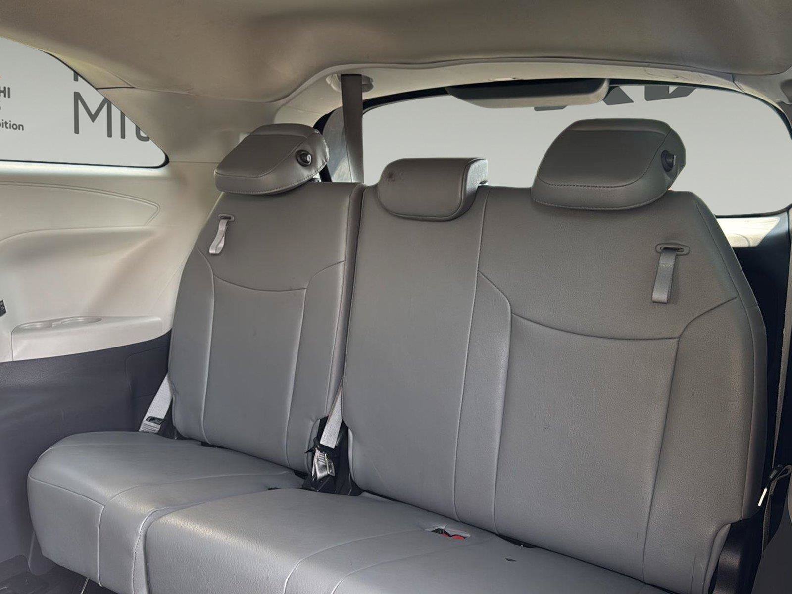 Used 2023 Toyota Sienna XLE FWD image 25
