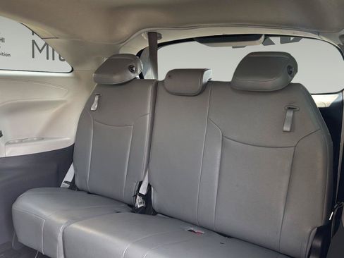 Used 2023 Toyota Sienna XLE FWD image 25
