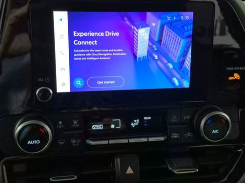 Used 2023 Toyota Highlander L image 19