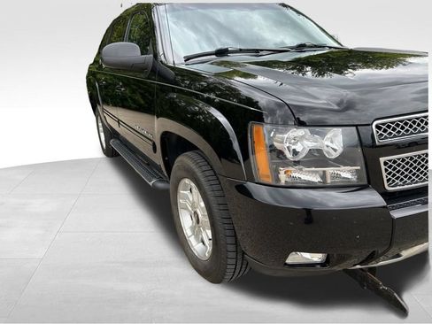 Used 2013 Chevrolet Avalanche LT w/ Suspension Package, Off-Road AWD/4WD image 13