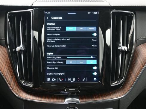 Used 2023 Volvo XC60 B5 Ultimate w/ Protection Package Premier image 19