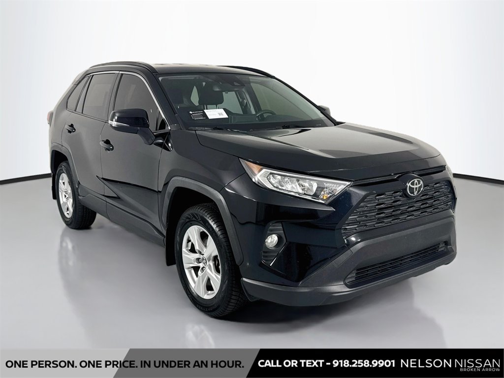 Used 2020 Toyota RAV4 XLE FWD image 3
