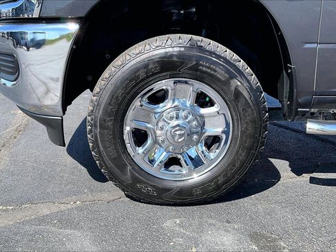 Used 2024 RAM 2500 Tradesman w/ Chrome Appearance Group AWD/4WD image 9