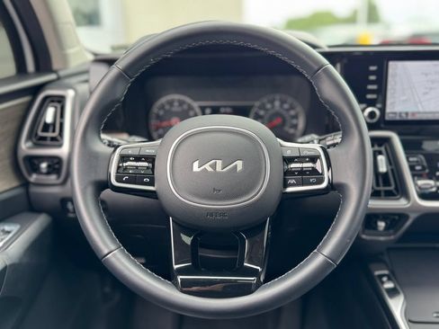 Used 2023 Kia Sorento S w/ Panoramic Sunroof Package AWD/4WD image 15