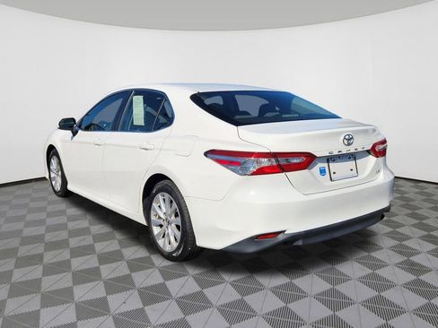Used 2018 Toyota Camry LE image 3