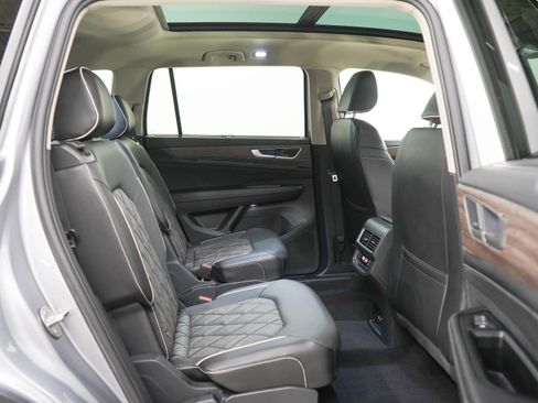 Used 2024 Volkswagen Atlas SEL Premium R-Line AWD/4WD image 12